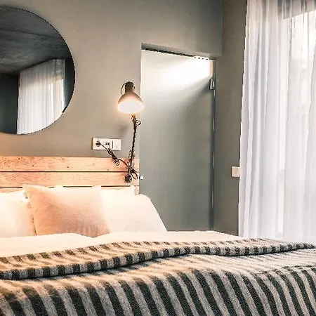 מלון The Swan House By Ylma 3*