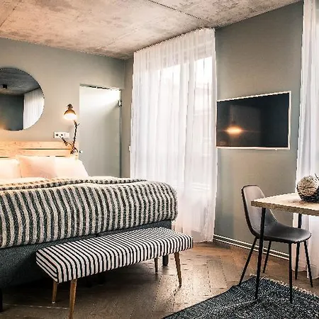 מלון The Swan House By Ylma 3*